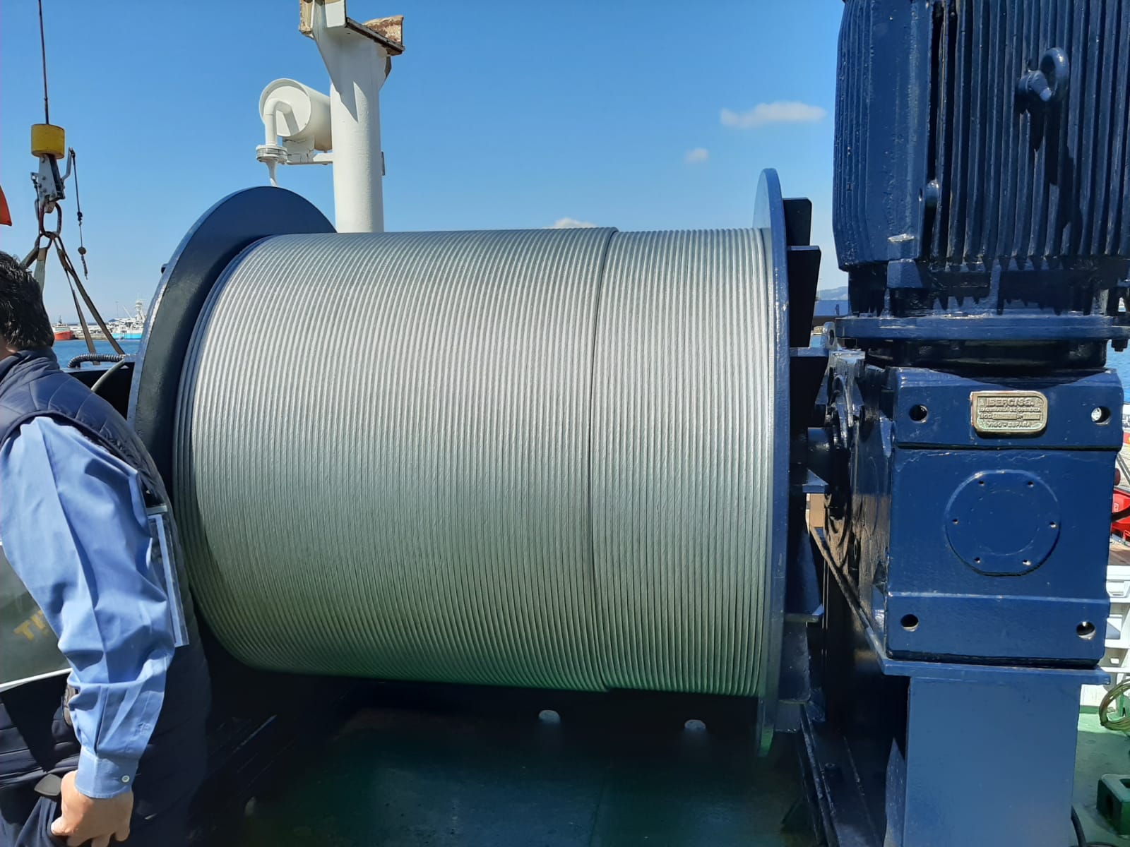 Ilustración de la instalación del cable de Redes Electrónicas en el B/0 Sarmiento de Gamboa.